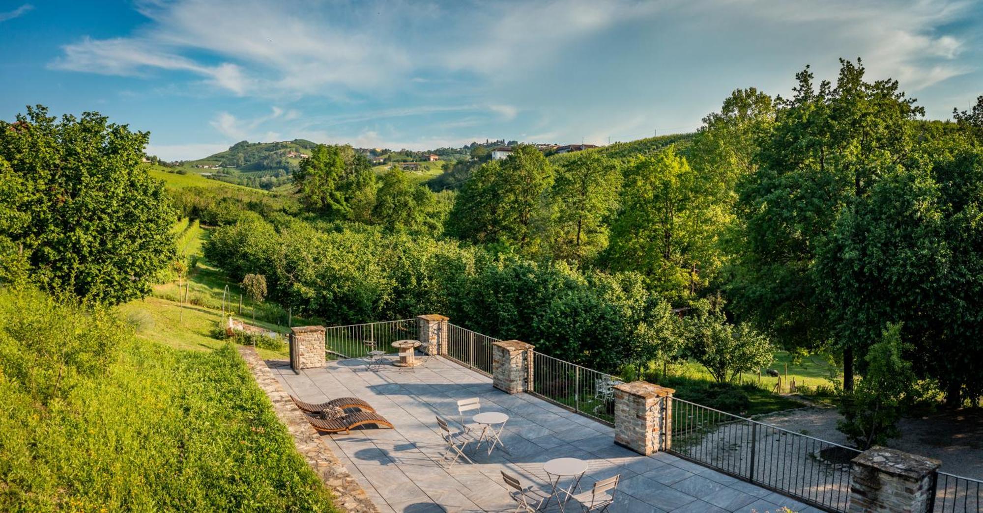 Gilda E I Suoi Amici Bed & Breakfast Neive Exterior photo