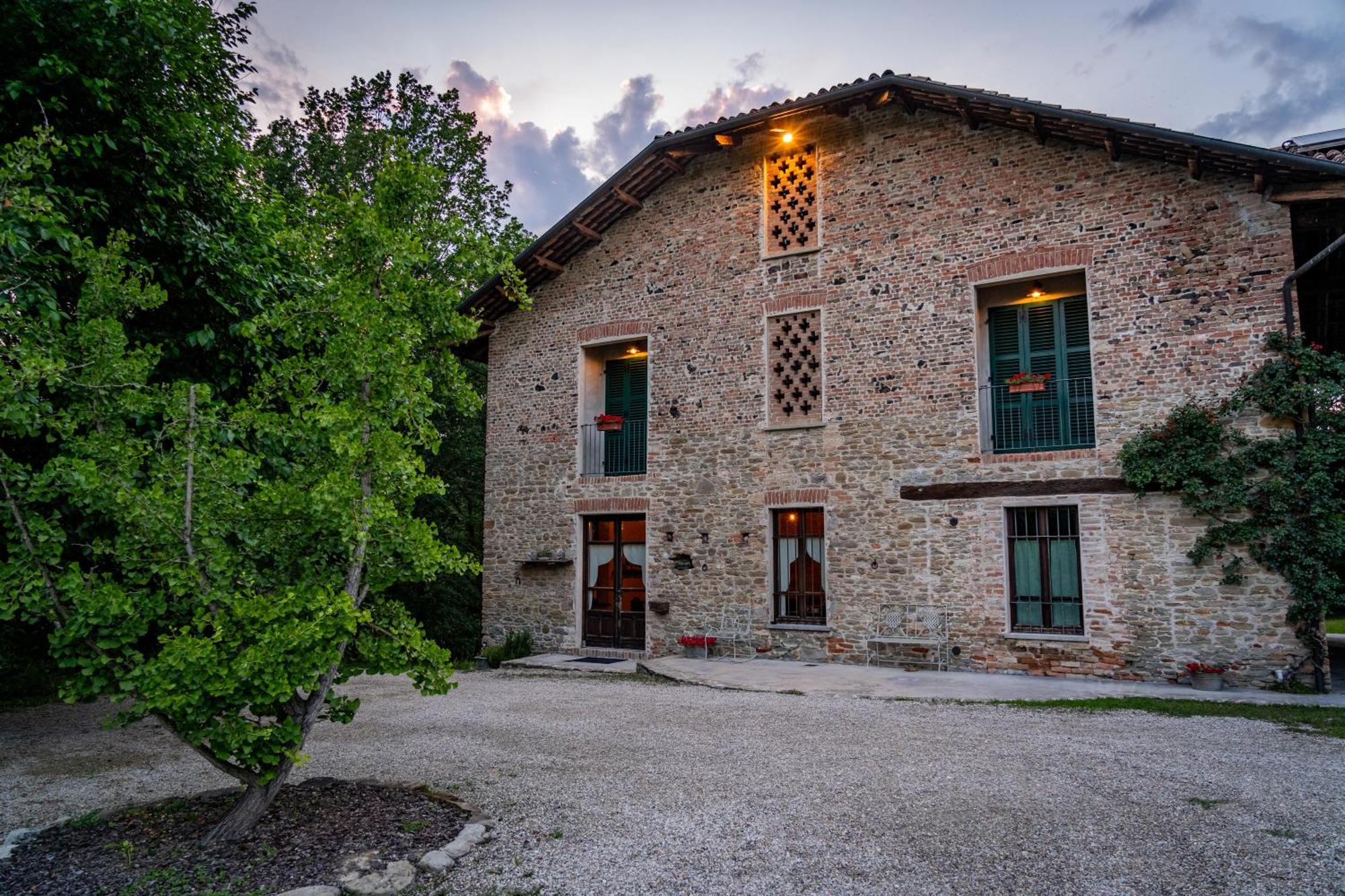 Gilda E I Suoi Amici Bed & Breakfast Neive Exterior photo